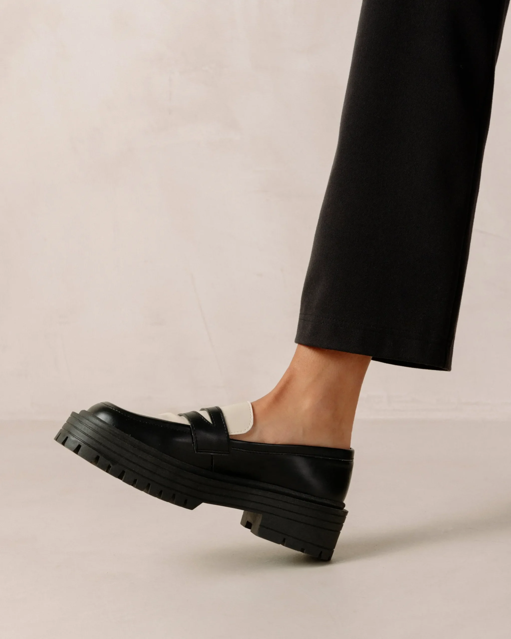 Mask Bicolor Black Vegan Leather Loafers|ALOHAS Online