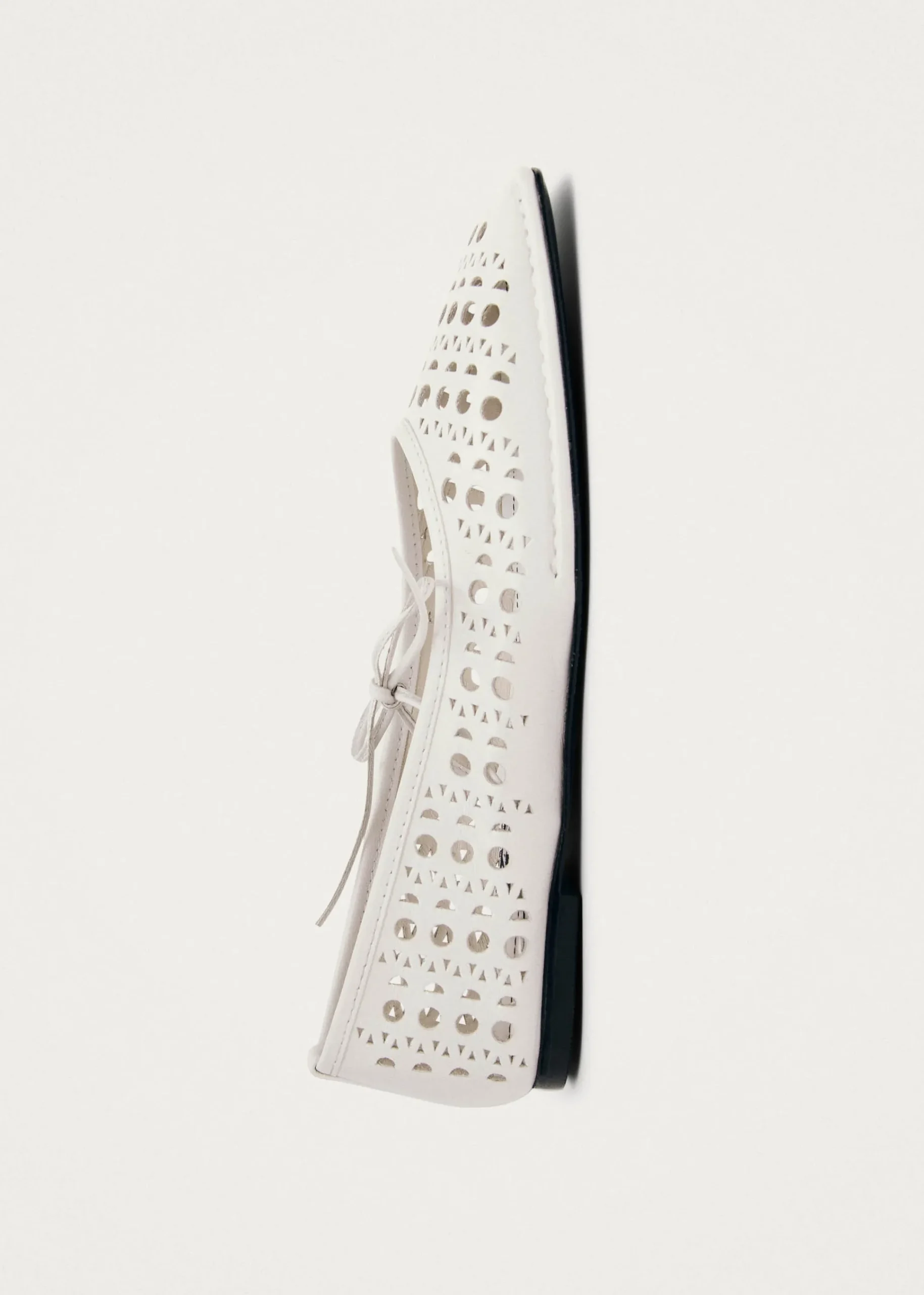 Sway Slit White Leather Ballet Flats|ALOHAS Fashion